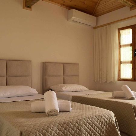 Sokaku I Te Marreve Guesthouse จีโรคาสเตอร์ ภายนอก รูปภาพ