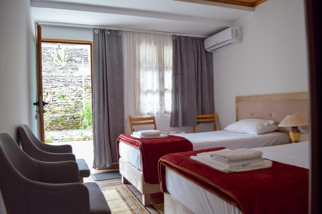 Sokaku I Te Marreve Guesthouse จีโรคาสเตอร์ ภายนอก รูปภาพ