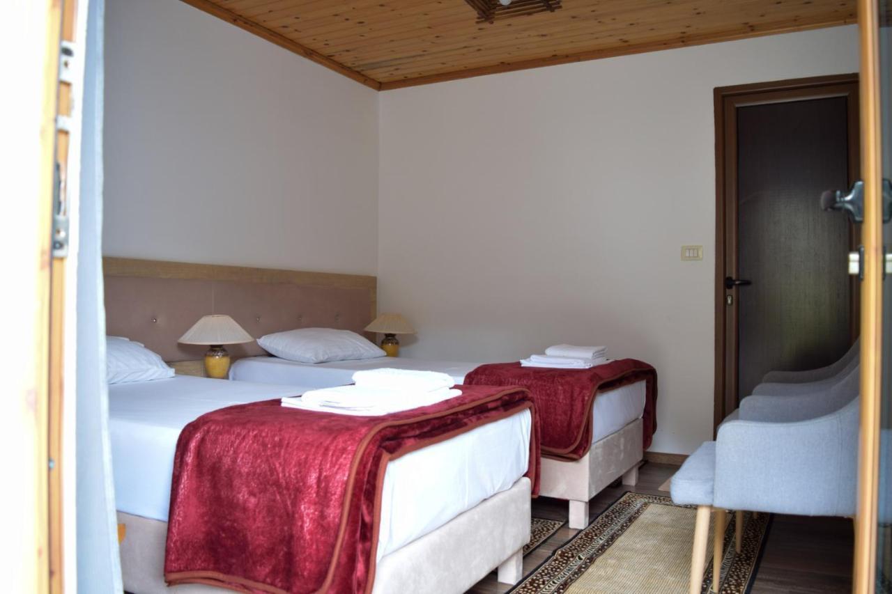 Sokaku I Te Marreve Guesthouse จีโรคาสเตอร์ ภายนอก รูปภาพ
