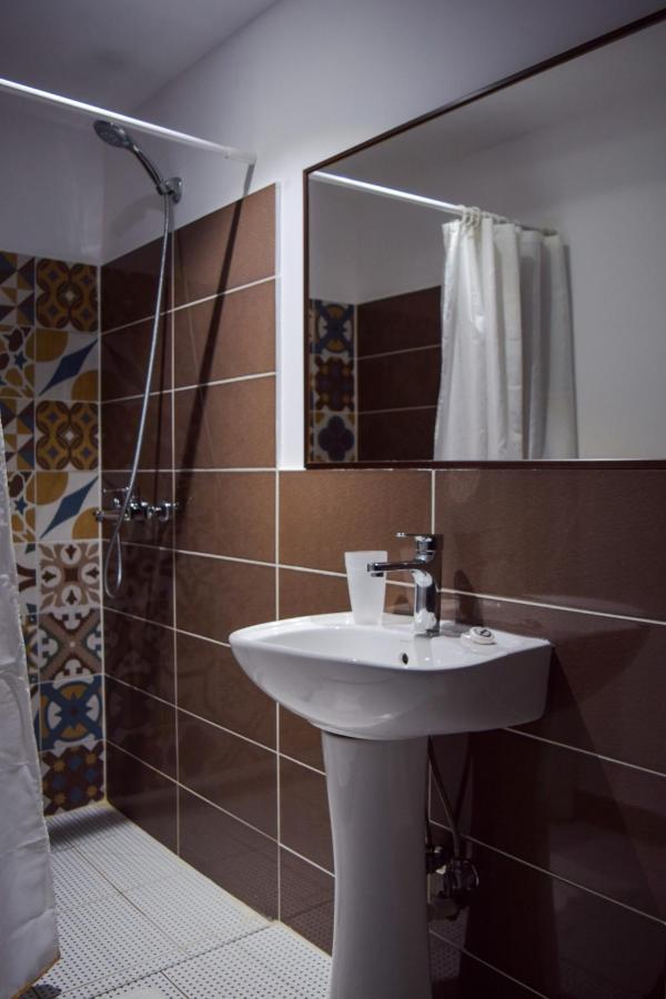 Sokaku I Te Marreve Guesthouse จีโรคาสเตอร์ ภายนอก รูปภาพ