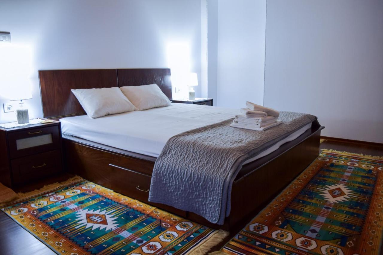 Sokaku I Te Marreve Guesthouse จีโรคาสเตอร์ ภายนอก รูปภาพ