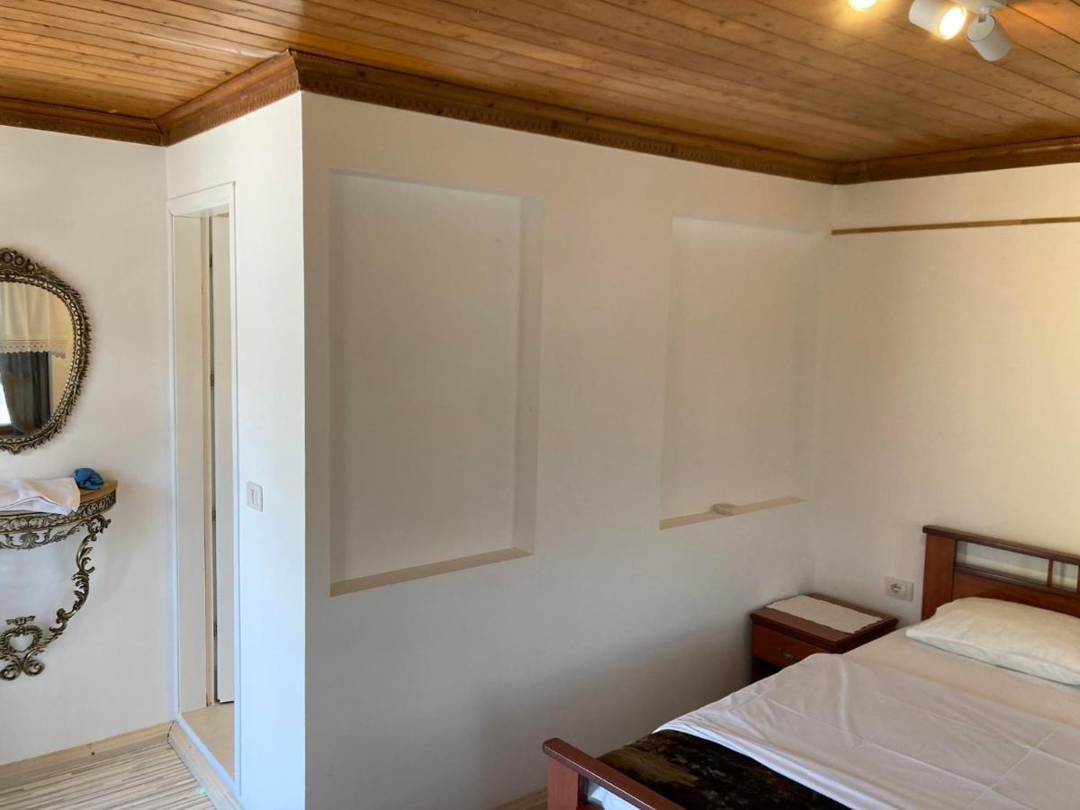 Sokaku I Te Marreve Guesthouse จีโรคาสเตอร์ ภายนอก รูปภาพ