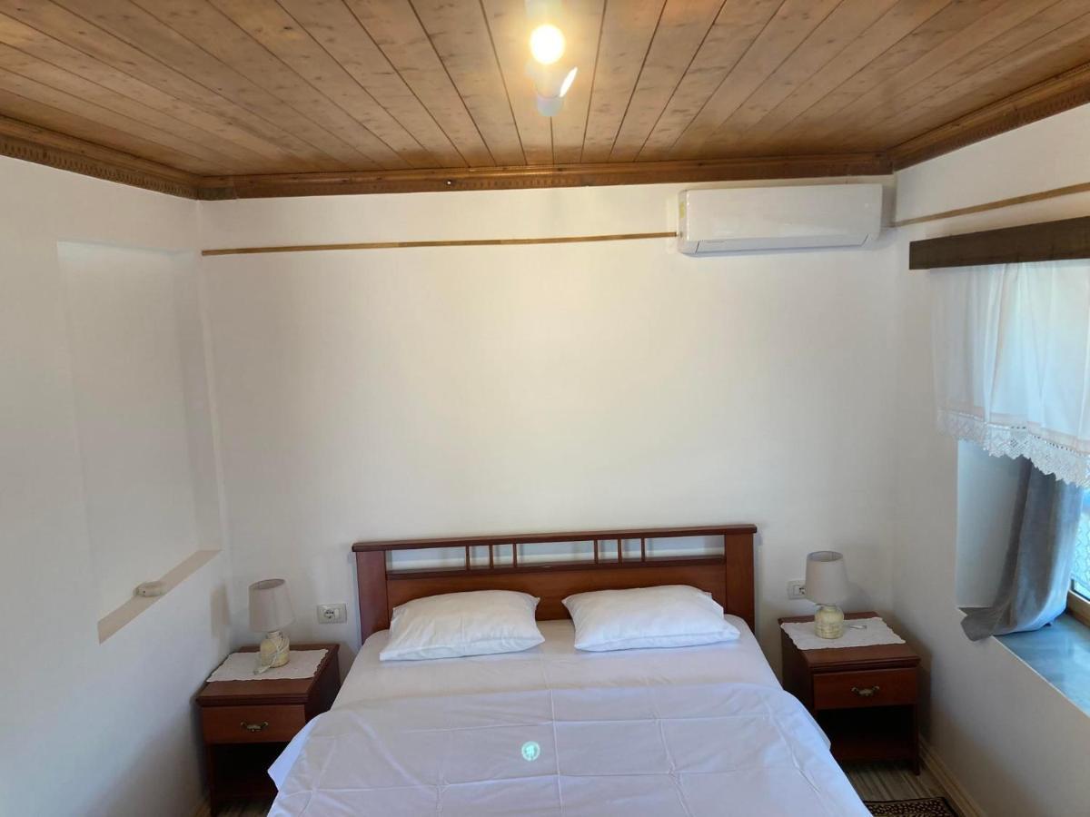 Sokaku I Te Marreve Guesthouse จีโรคาสเตอร์ ภายนอก รูปภาพ