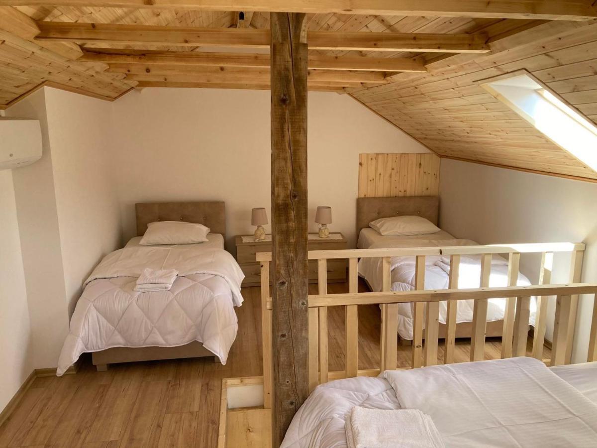 Sokaku I Te Marreve Guesthouse จีโรคาสเตอร์ ภายนอก รูปภาพ