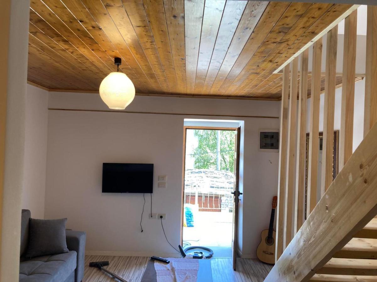 Sokaku I Te Marreve Guesthouse จีโรคาสเตอร์ ภายนอก รูปภาพ