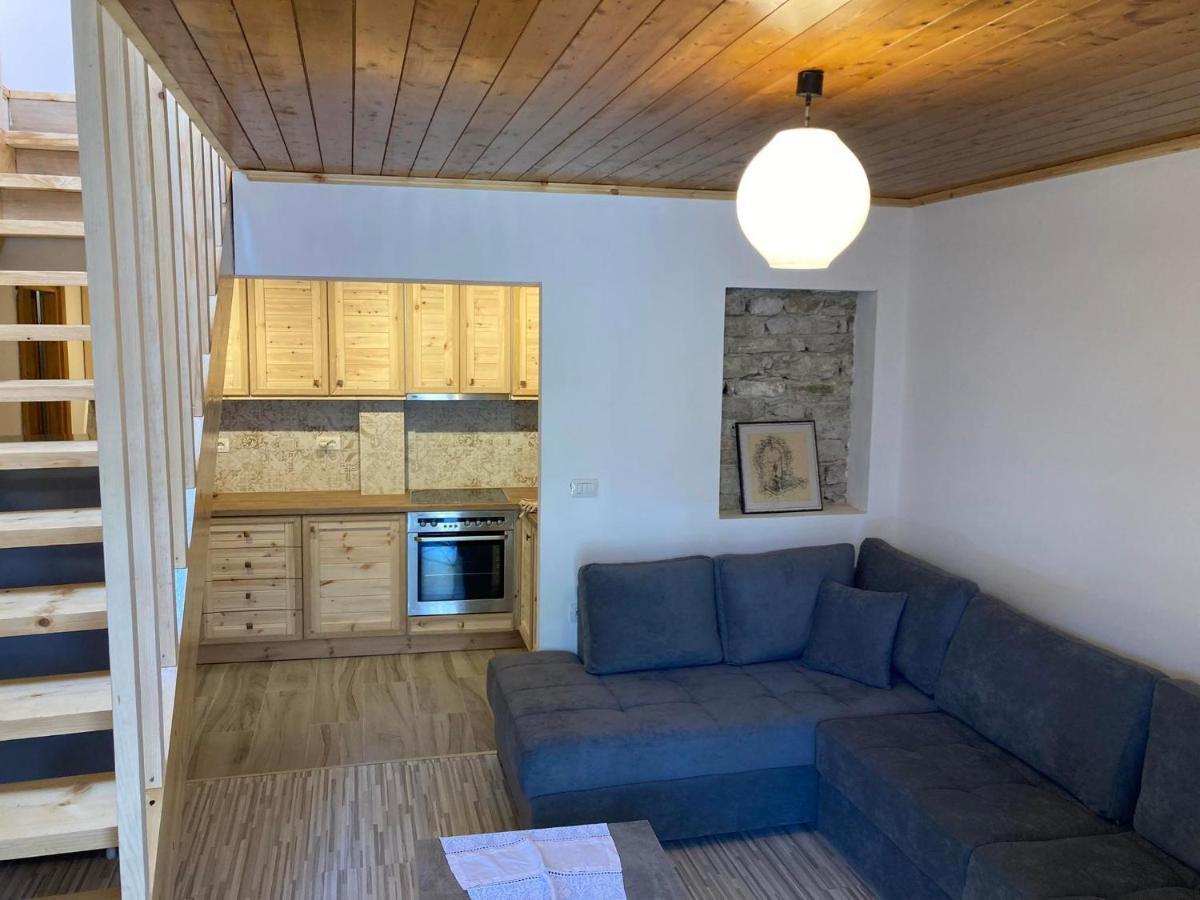 Sokaku I Te Marreve Guesthouse จีโรคาสเตอร์ ภายนอก รูปภาพ