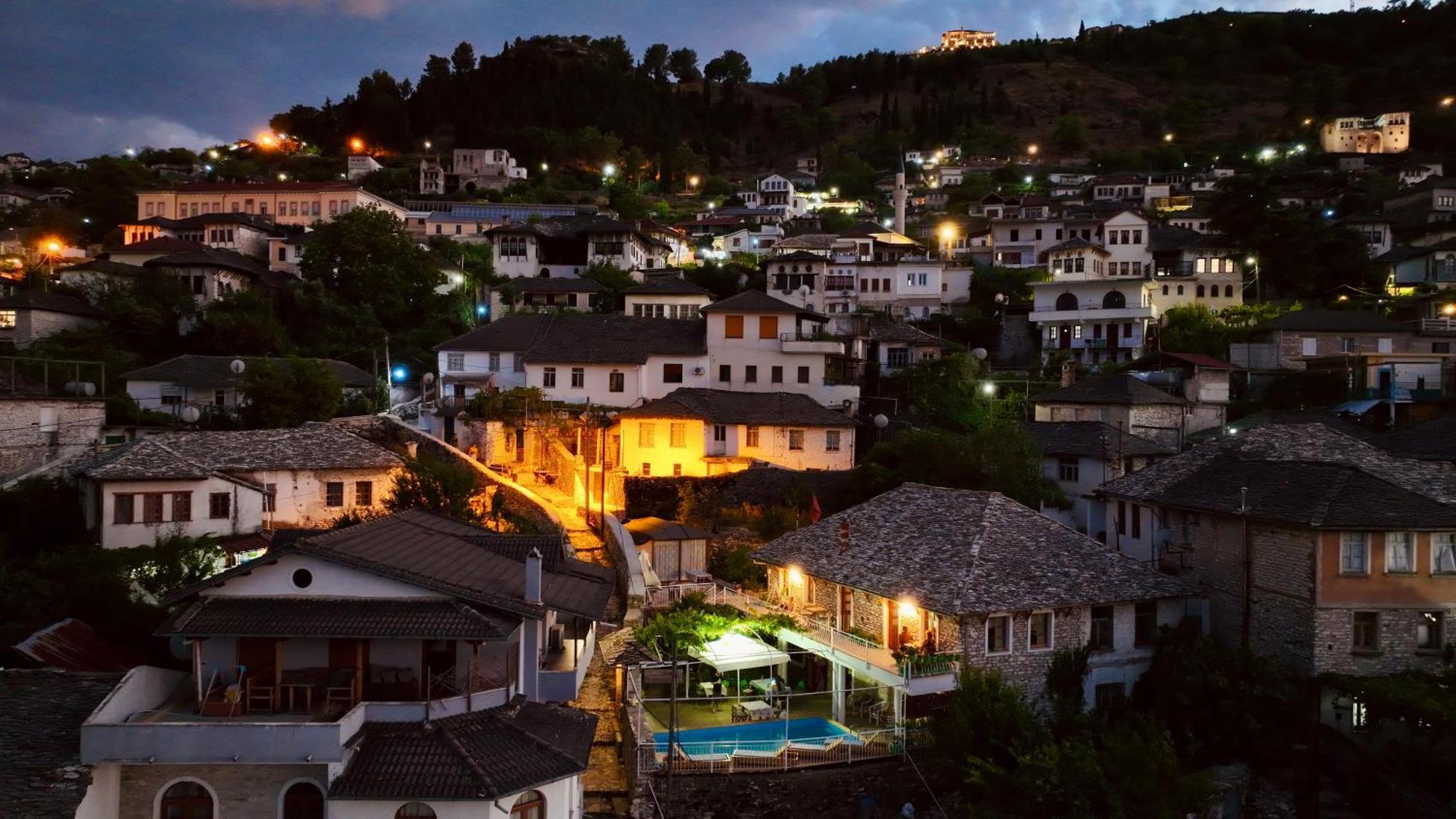 Sokaku I Te Marreve Guesthouse จีโรคาสเตอร์ ภายนอก รูปภาพ