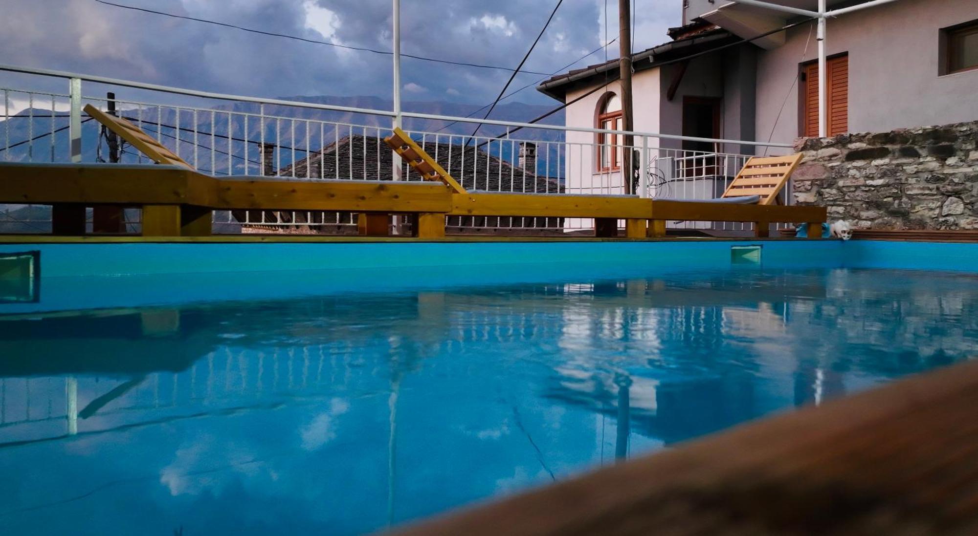 Sokaku I Te Marreve Guesthouse จีโรคาสเตอร์ ภายนอก รูปภาพ
