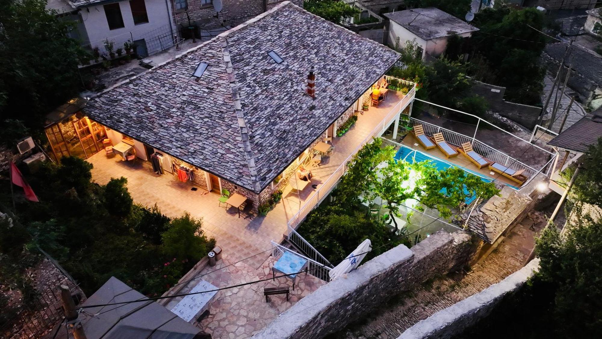 Sokaku I Te Marreve Guesthouse จีโรคาสเตอร์ ภายนอก รูปภาพ
