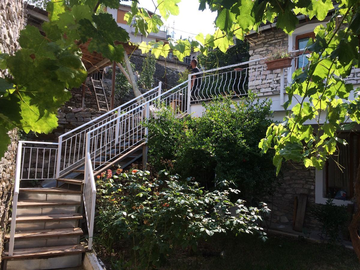 Sokaku I Te Marreve Guesthouse จีโรคาสเตอร์ ภายนอก รูปภาพ
